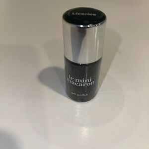 Le Mini Macaron Gel Polish - Licorice Black